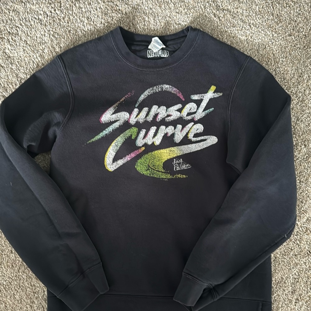Small black sweatshirt from the ‘Netflix’ store from Julie & the Phantoms.